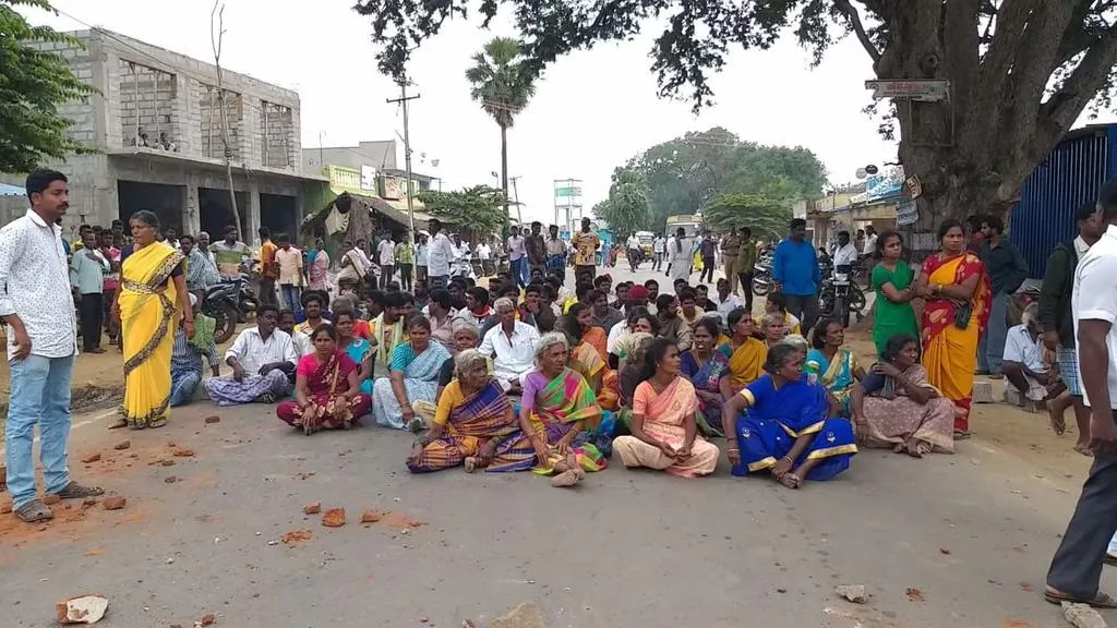 Jallikattu bull that fell into the well ... sued the executives ... People stir!